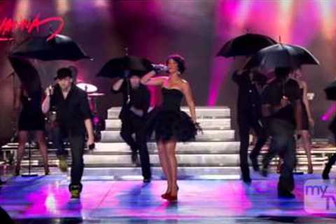 Rihanna - Umbrella (Live) at The World Music Awards 2007
