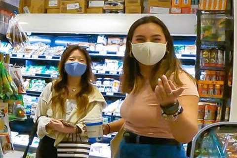 White Guy Stuns Entire Supermarket With Flawless Japanese