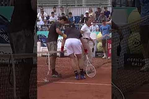Munar Sportsmanship Mid Tennis Match in Madrid 🤝