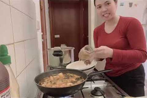 HEALTHY FOOD EGGPLANT AND CHICK PEAS