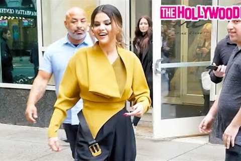 Selena Gomez Is Living Her Best Life &amp; Puts On A Huge Smile While Rocking An Unbuckled Belt..