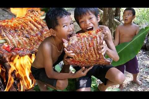 Survival in the rainforest - Cooking pork rib and eating delicious | Primitive Boy