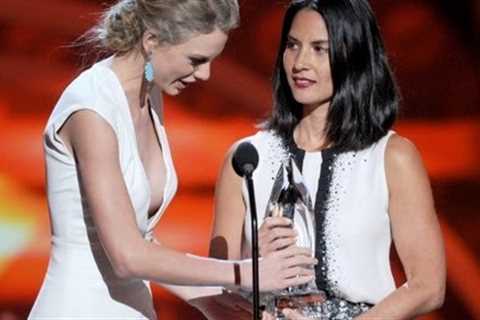 Taylor Swift and Olivia Munn Fight Over Award at People's Choice Awards 2013!