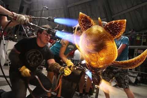 Glass Artist Raven Skyriver makes GIANT glass Sea Turtle! AMAZING