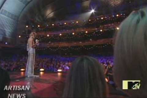 TAYLOR SWIFT VMA AWARD MOMENT RUINED BY KANYE WEST