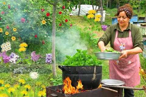 The Best Colors of Spring: How to Make Homemade Mint Syrup