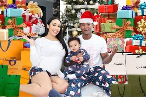 OPENING PRESENTS ON CHRISTMAS MORNING WITH THE ROBERTS FAMILY!!