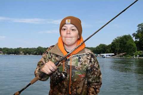 Crappie Fishing Catch And Cook! (Schooling Crappies)