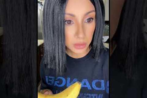 The Kardashian: The best way to open a banana 🍌 #shorts #kardashians