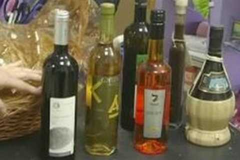 How To Make Elegant Gift Baskets : How To Choose A Wine For a Gift Basket