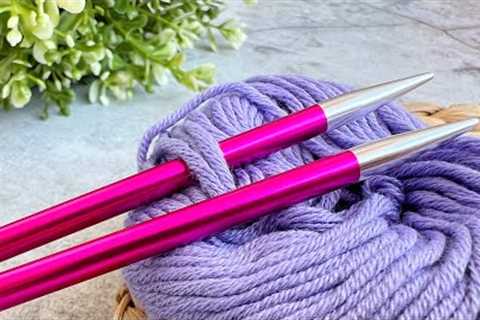 I've never seen this knitting pattern before! Very pretty and simple knitting pattern.