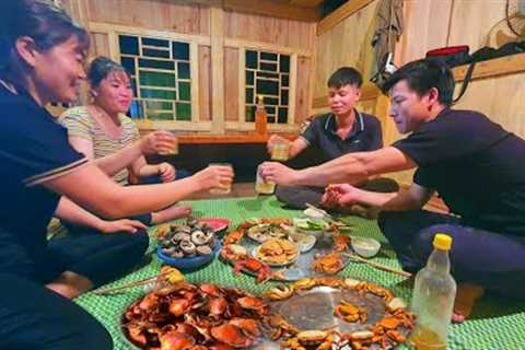 Giant jungle crab party. Celebrate my birthday with my husband and wife KONG and my sister