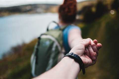 How to meet new people while traveling without being awkward