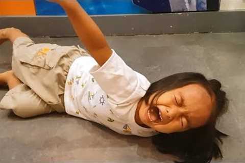 Baby Crying Wants to Buy All Toys in the Toy Store - Donna The Explorer
