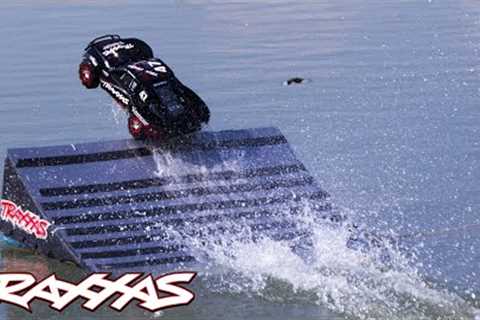 Slash 4X4: Hydroplane Jump On Water!