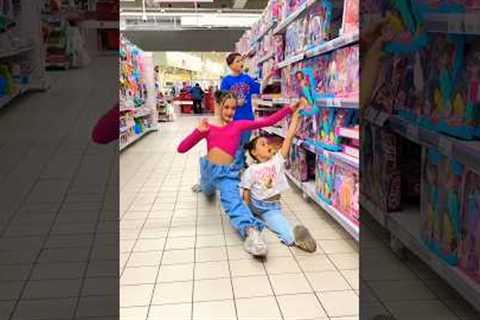 Family shopping 💃 @_miss_tais_  ✨ @markchirkin