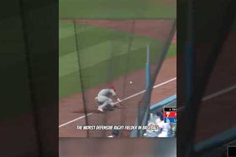 This Is The Worst Defensive Right Fielder in Baseball Today