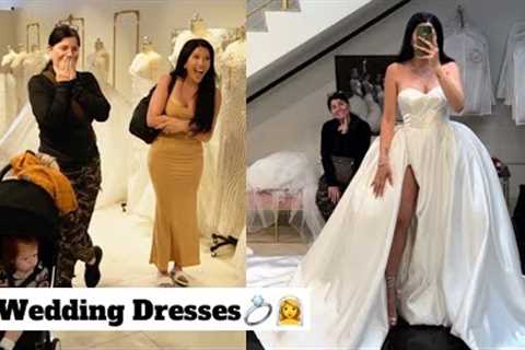 SEEING MY DRESSES FOR THE FIRST TIME !