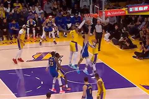 LeBron James with the big block on Steph Curry🚫