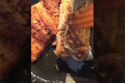 Fried Salmon #verysatisfying #food #foodie #healthyfood #trending #viral #viralvideo