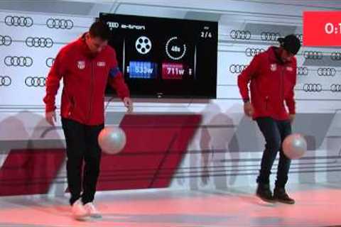 Messi vs Neymar juggling the ball / www.weloba.com