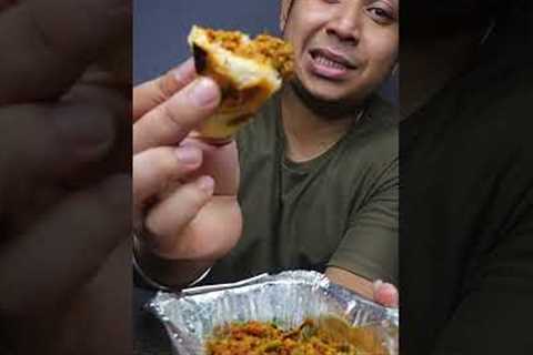 Trying Mumbai's Special Chicken Keema Pao!!!!