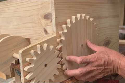 Genius! Creative Woodworking // This Cooler And A Crazy Device That Will Keep Your Drinks Cold- DIY!