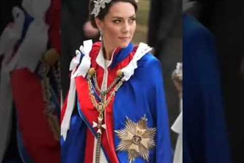 What is the Order of the Garter? And other #coronation robes: https://youtu.be/6TIi-jbADGQ #history