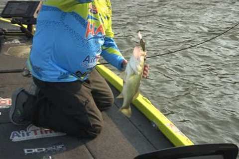 Fishing with Johnny Johnson - August Crankbaits at Roosevelt Lake, AZ