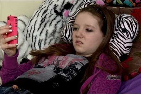 Brain-Dead Teen, Only Capable Of Rolling Eyes And Texting, To Be Euthanized