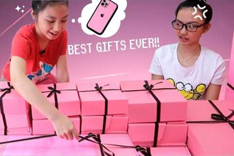 MYSTERY LATE BIRTHDAY GIFTS IN THE PINK BOX PRANK TO AUREA | Aurea &amp; Alexa