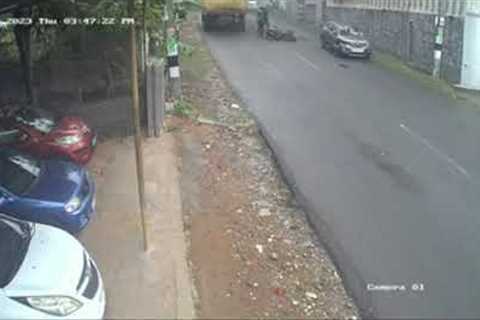 Bike and Car accident 😗🎉🕉✝☪#trending #viral #bikelover #cars #accidentnews #videos