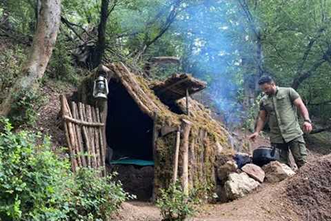 CATCH BIG  FISH WITH BARE HAND, Bushcraft Camping In Dugout Shelter, Outdoor Cooking, Solo Overnight