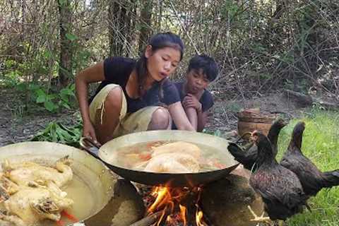 Found and Catch chicken for food in forest - Chicken soup delicious for dinner, Survival cooking