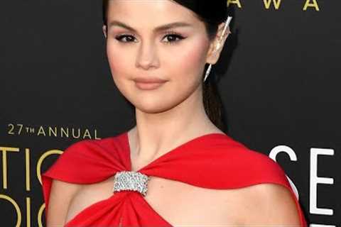 SELENA GOMEZ IS IN LOVE ❗️❗️❤️  COULD IT BE JUSTIN BIEBER OR SOMEONE ELSE ❓️❓️