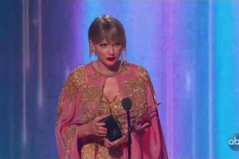 Taylor Swift Wins Artist of the Year at the 2019 AMAs - The American Music Awards