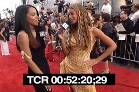 Aaliyah and Beyonce at the 2000 MTV Movie Awards