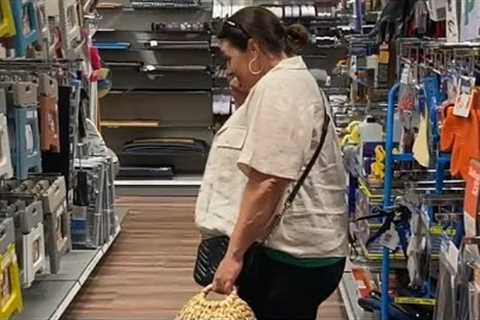 Parenting Life Hack How To Keep Kids Entertained Whilst Shopping ✅