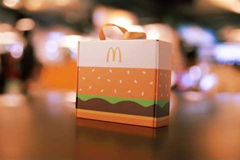 a McDonald's special gift [unboxing + giving free]