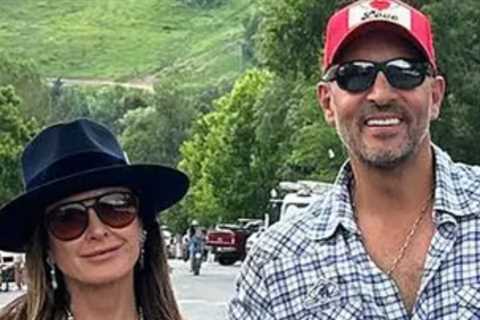 Breaking Down Kyle Richards and Mauricio Umansky's 'Rough Year' Amid Split Reports