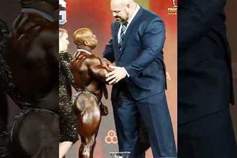 BODYBUILDER VS. STRONGMAN. #shorts #bodybuilder #strongman