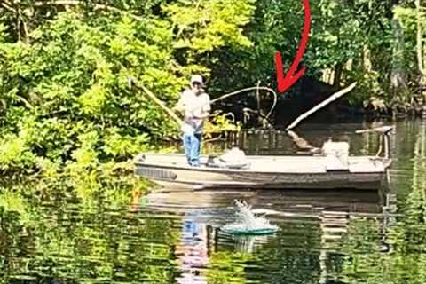 Big Bluegill and Shellcracker {Catch Cook} River Fishing Using a Cane Pole!!