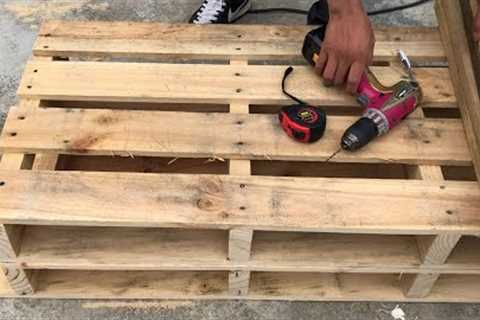 Creative Recycling Wooden Pallets Ideas // 100% Pallet Wood Woodworking Workbenches. DIY