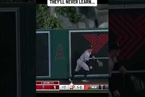 Shohei Ohtani with an EPIC BAT FLIP on game-tying home run!!