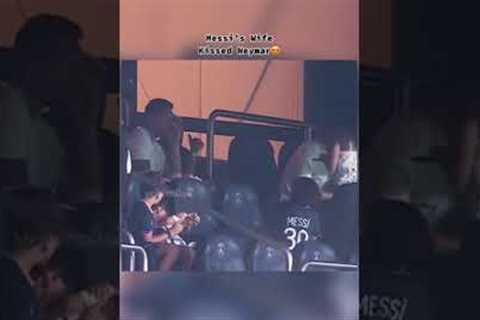 Messi wife kissed 💋 Neymar