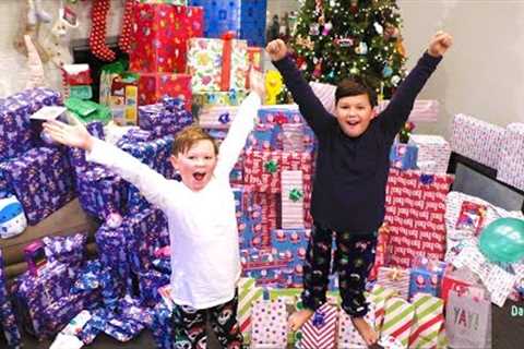 Opening Christmas Presents 2021 - Over 100 Gifts!