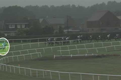 How does this horse win! Incredible horsemanship from Harry Cobden aboard BORN FAMOUS