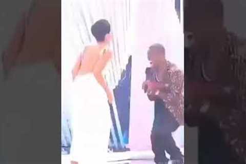Kevin hart trolling Rihanna on the stage. #rihanna #kevinhart #stageperformance