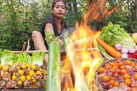 Survival cooking in forest: 100 Chicken egg spicy grilled in bamboo tree - Solo cooking and eat