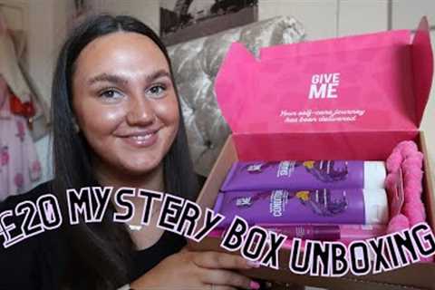 £20 GIVE ME COSMETICS MYSTERY BOX UNBOXING | CAITLIN SINNETT